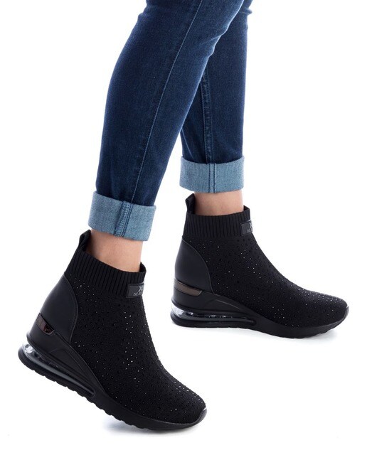 Botines de mujer de estilo deportivo con cuña color negro · Xti · El Corte  Inglés