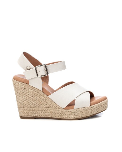 Sandalias de cuña de mujer color blanco con cierre de hebilla · Xti · El  Corte Inglés