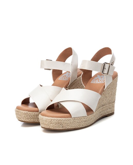 Sandalias de cuña de mujer color blanco con cierre de hebilla · Xti · El  Corte Inglés