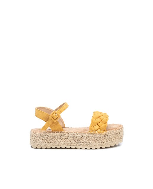 Sandalias de niña color amarillo con cierre de hebilla y plataforma · Xti · El  Corte Inglés