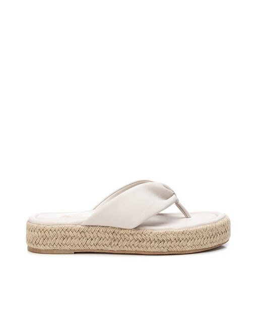 Sandalias planas de mujer de dedo color blanco · Xti · El Corte Inglés