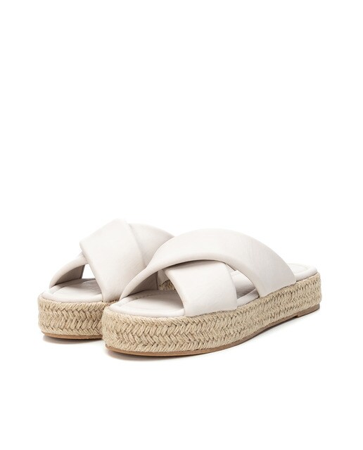 Sandalias planas de mujer con yute color blanco · Xti · El Corte Inglés