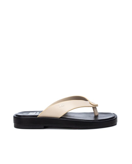 Sandalias planas de mujer en color beige con suela antideslizante · Xti ·  El Corte Inglés