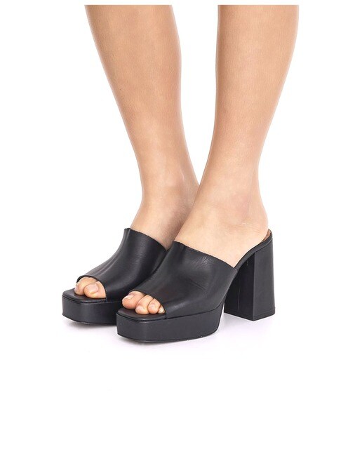 Sandalias de tacón tipo zueco en piel color negro con plataforma · Mustang  · El Corte Inglés