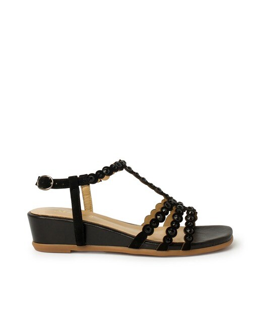 Sandalias de cuña de mujer de piel en negro con pedrería · Alma en Pena ·  El Corte Inglés