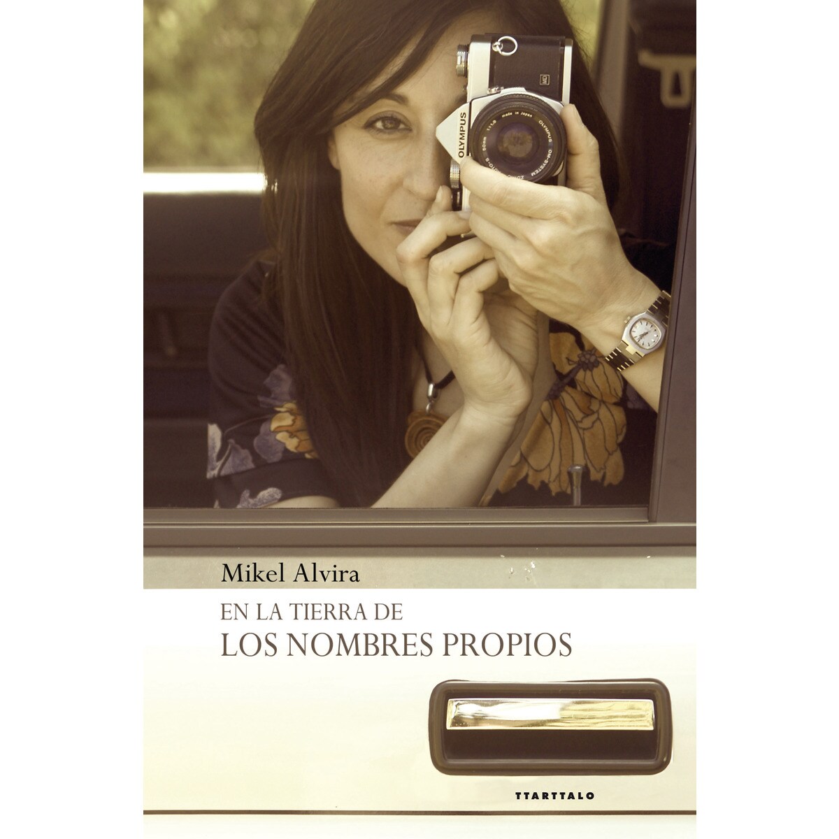 En la tierra de los nombres propios (Capa mole com abas) 1