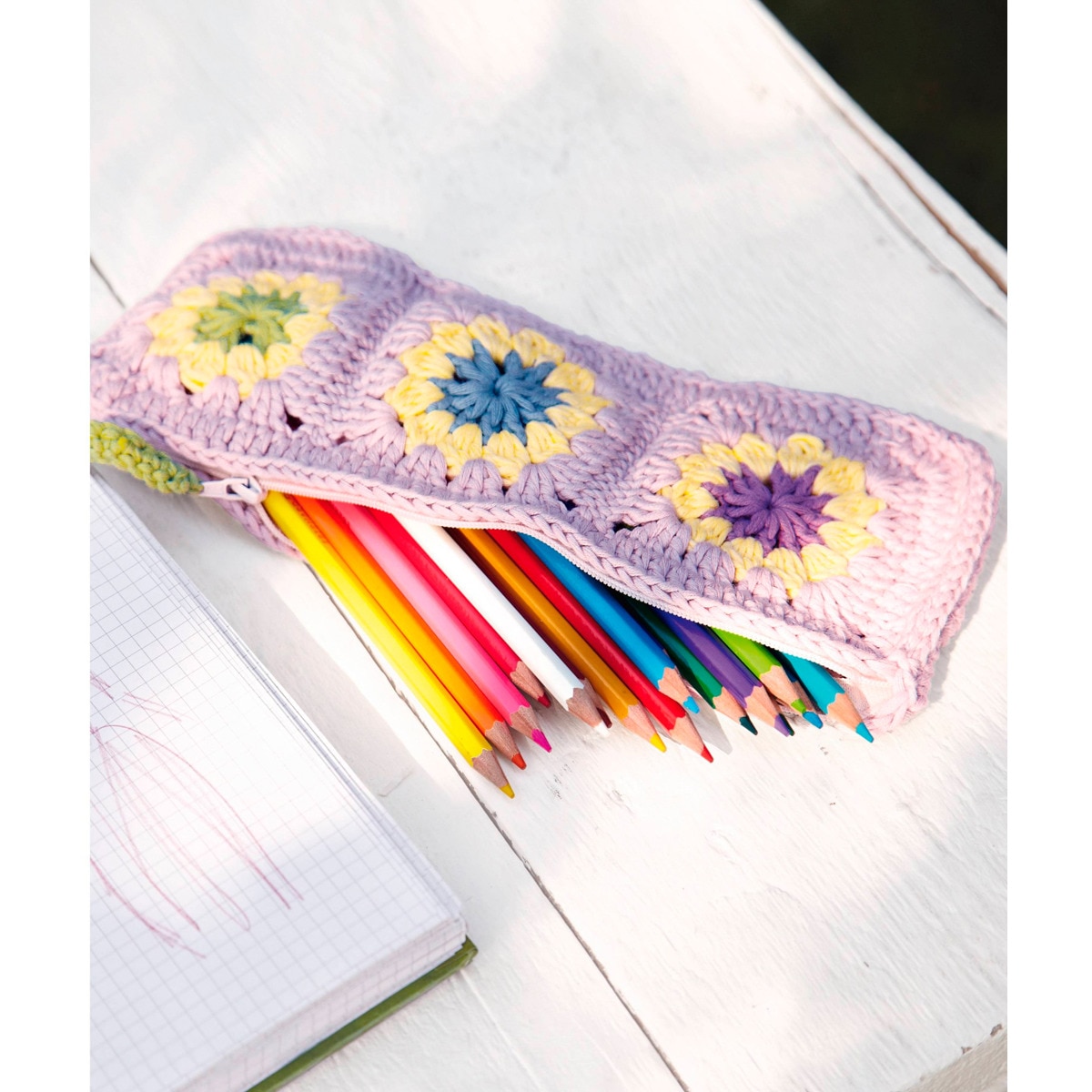 Granny squares con diseños actuales: 20 proyectos de ganchillo para cualquier época del año 3