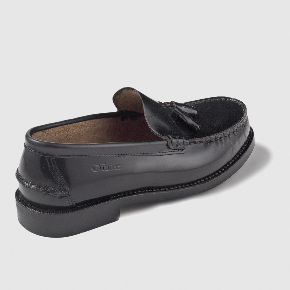 Mocasin castellano borlas de hombre de piel florentic con piso de goma Negro-2