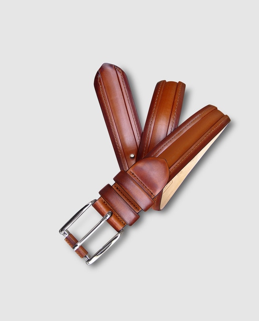 Imagen 0 de Cinturón de piel con vivos de piel plisada marrón. Hecho en España.