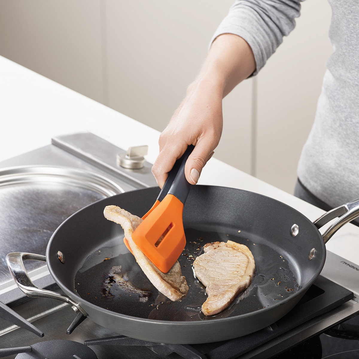Pinzas Turner Tongs Joseph Joseph Naranja-2