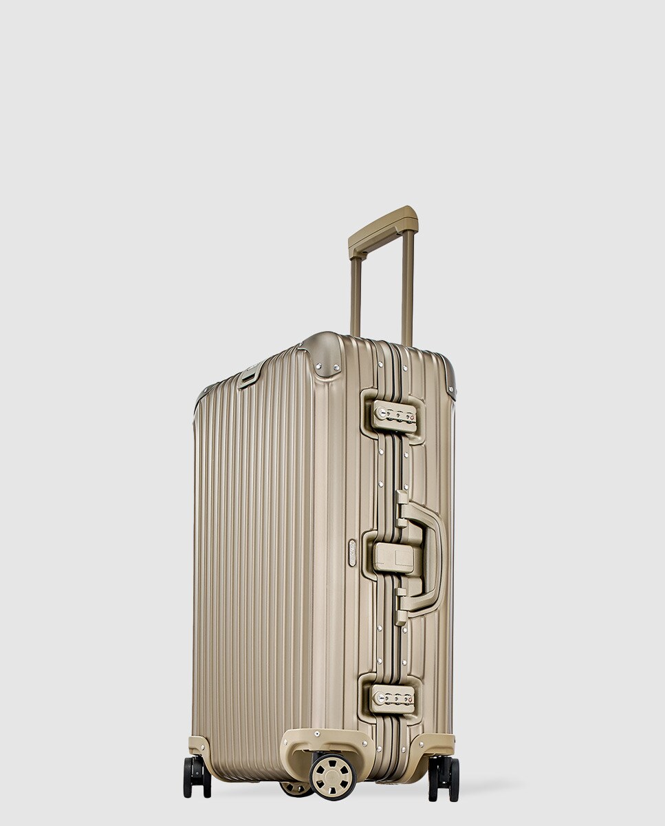 Maleta mediana Rimowa TOPAS TITANIUM rígida color oro, con capacidad 64L ·  Rimowa · El Corte Inglés