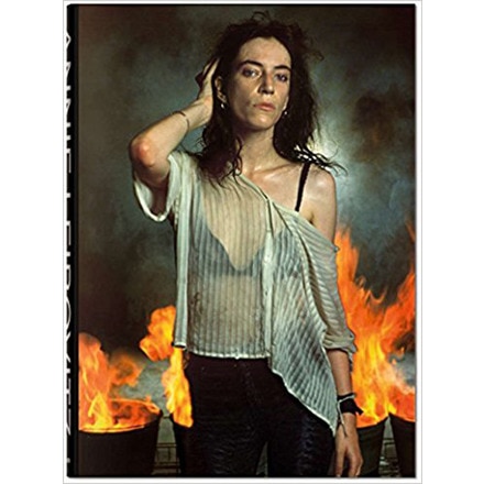 Annie Leibovitz, con sobrecubierta Patti Smith