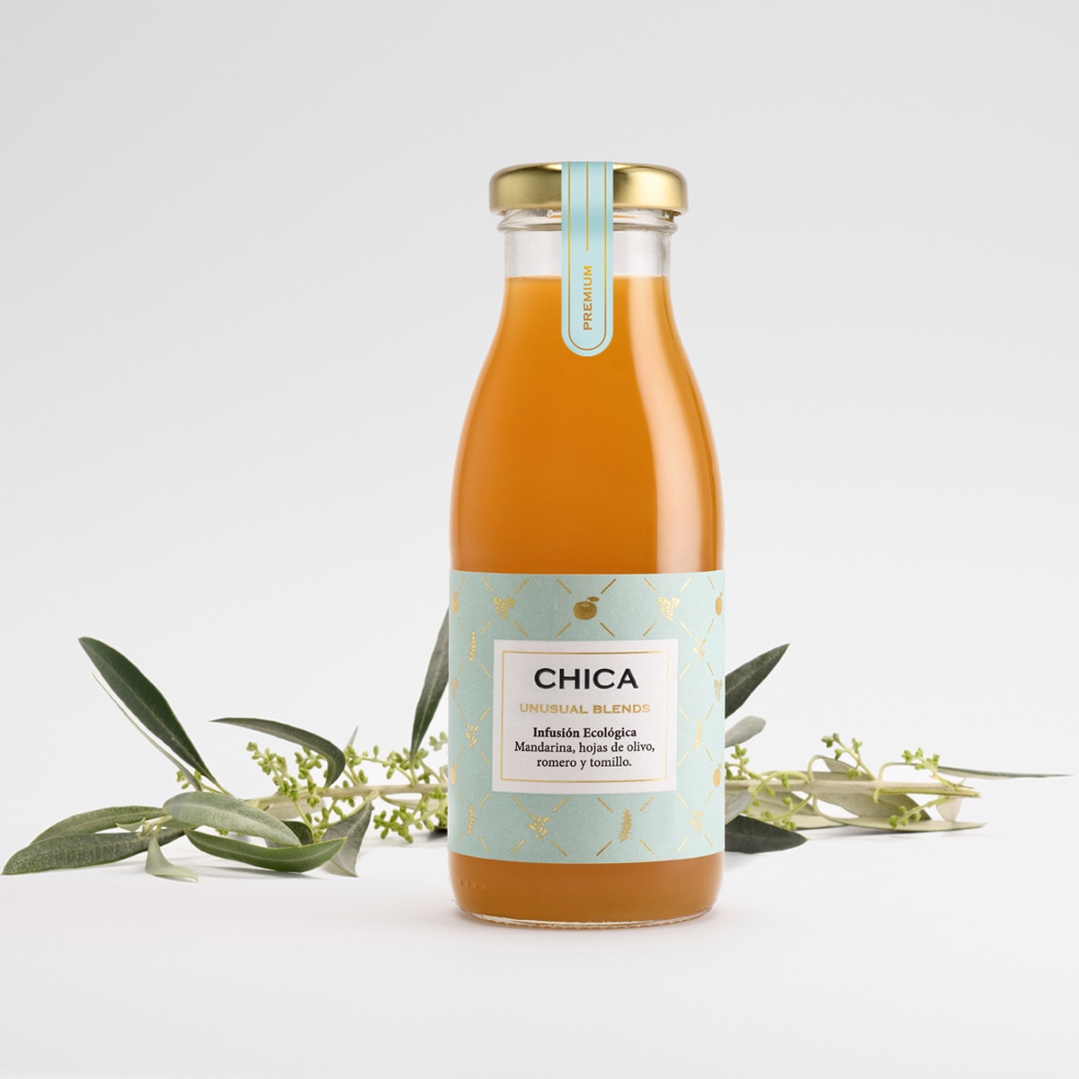 Bebida ecológica infusionada de mandarina, hojas de olivo, romero y tomillo, sin gluten, Chica 2