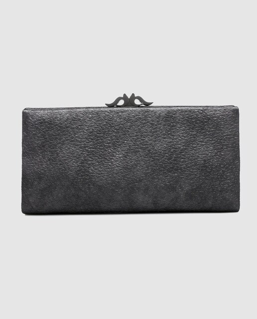 Clutch de fiesta rectangular Abbacino en plata con aplique de la marca ·  Abbacino · El Corte Inglés