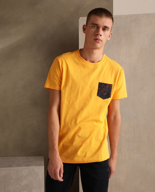 Camiseta de hombre amarilla de manga cor