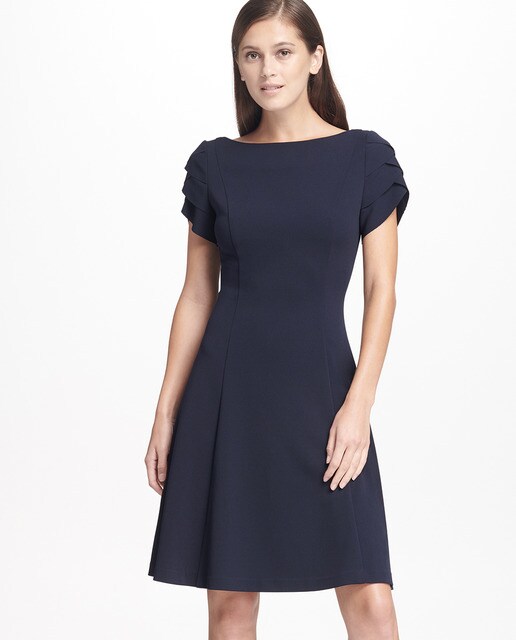 vestidos com decote em barco