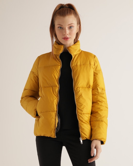 Plumífero de mujer corto cierre cremallera y cuello alto