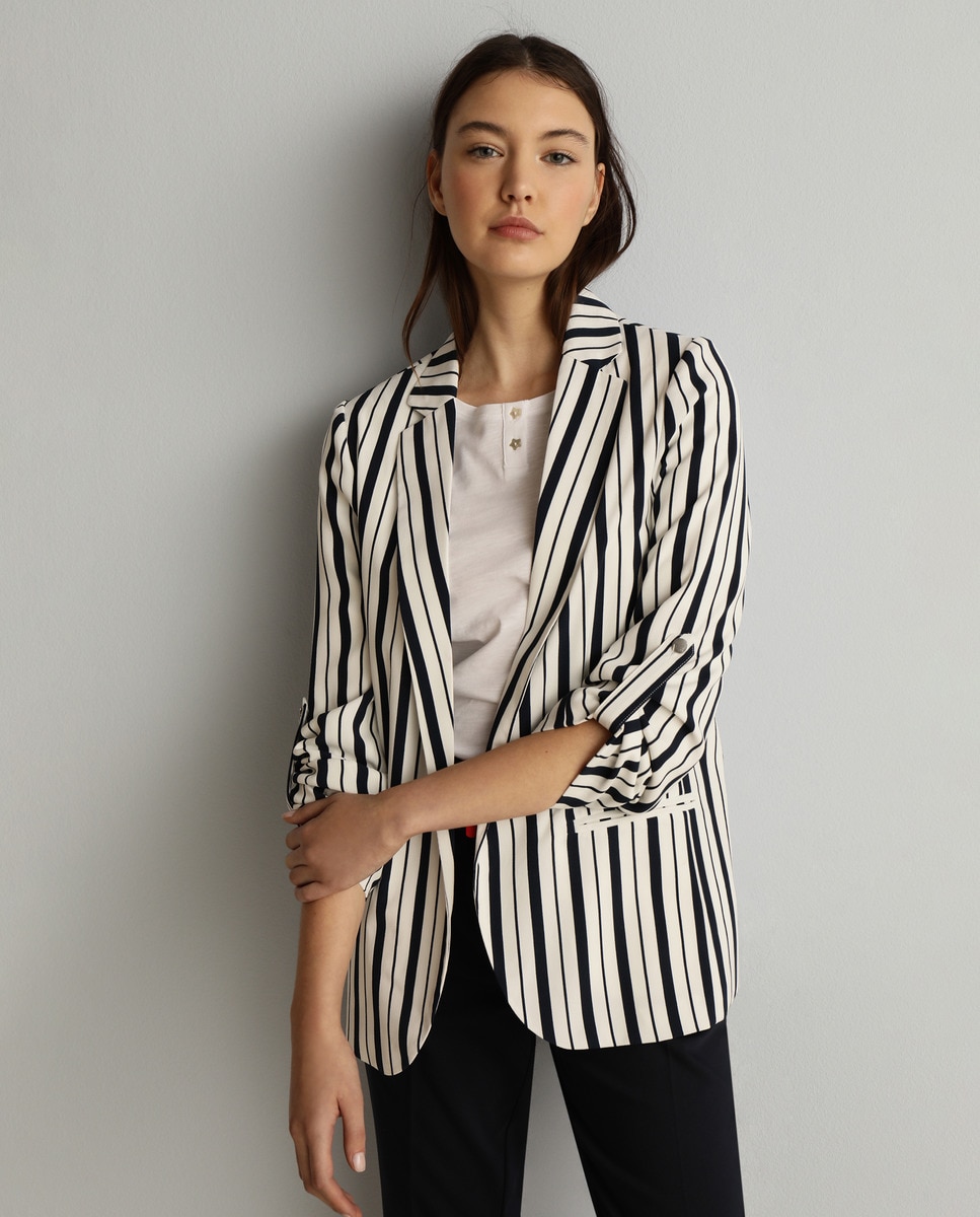 outfit blazer rayas mujer