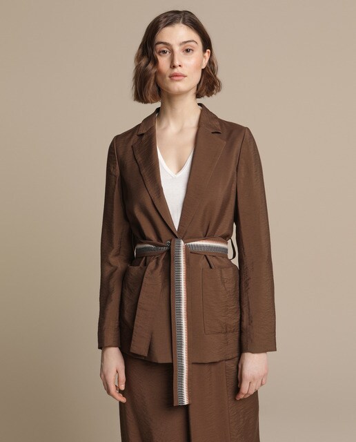 outfit blazer marron mujer
