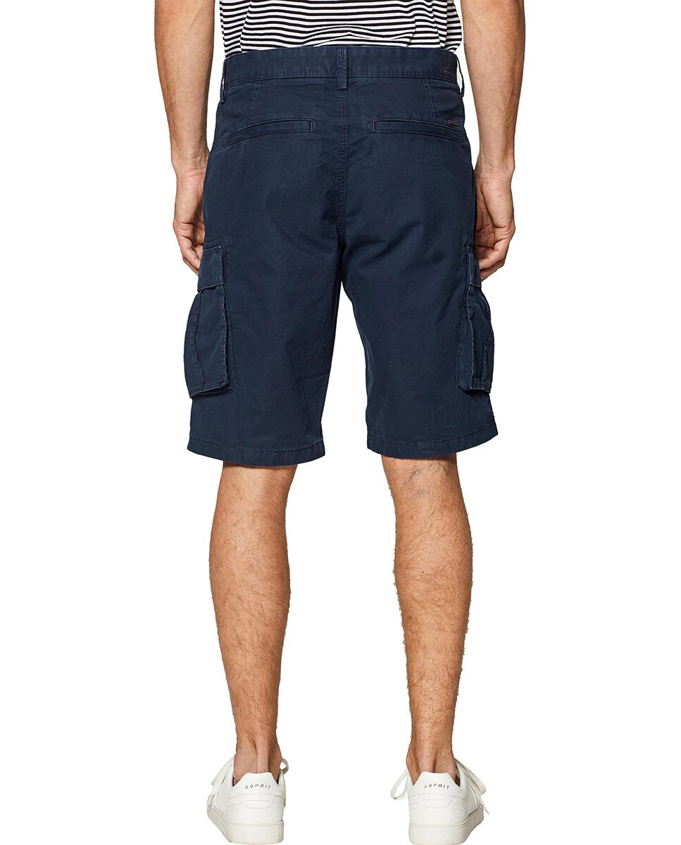 outfit bermuda azul marino hombre