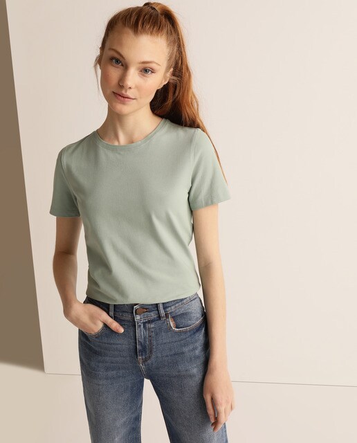 Camiseta de mujer manga corta y cuello r