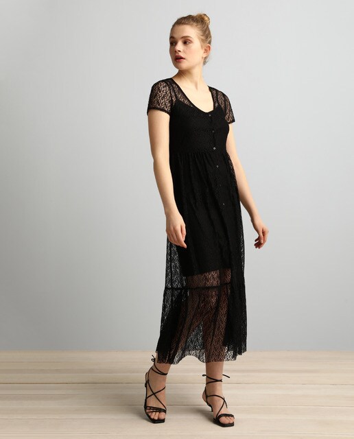 Vestido largo con encaje y manga corta