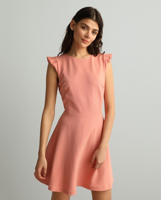 Vestido corto con volantes en mangas