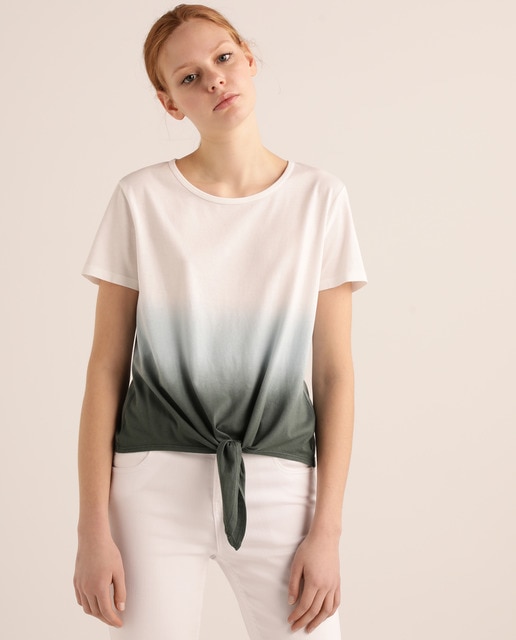 Camiseta de mujer con manga corta y nudo