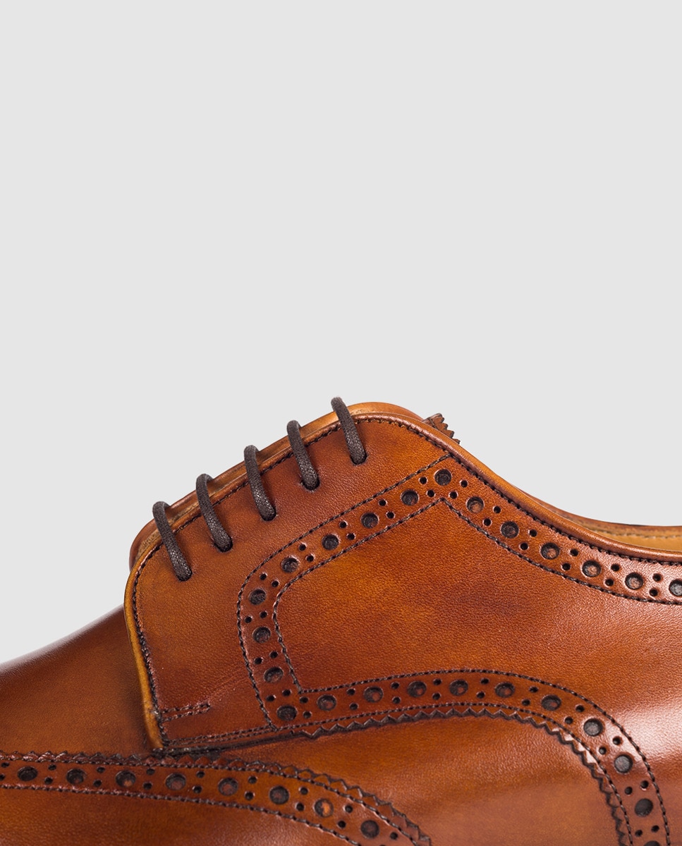 Sapatos de atacadores em pele castanhos com adorno de furos Castanho-claro-6