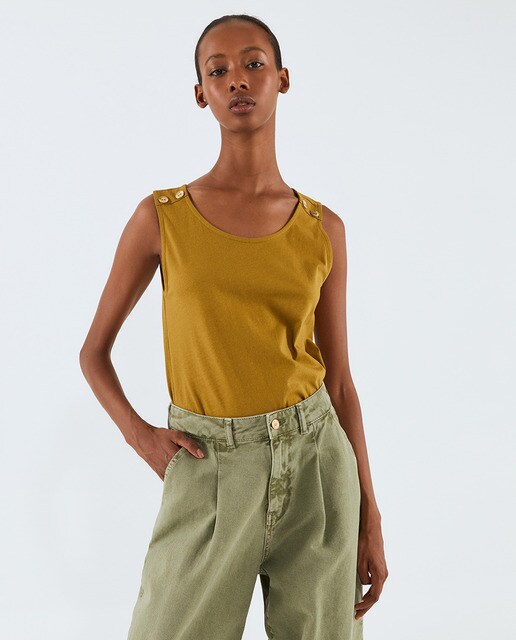 Camiseta lisa de mujer con apliques