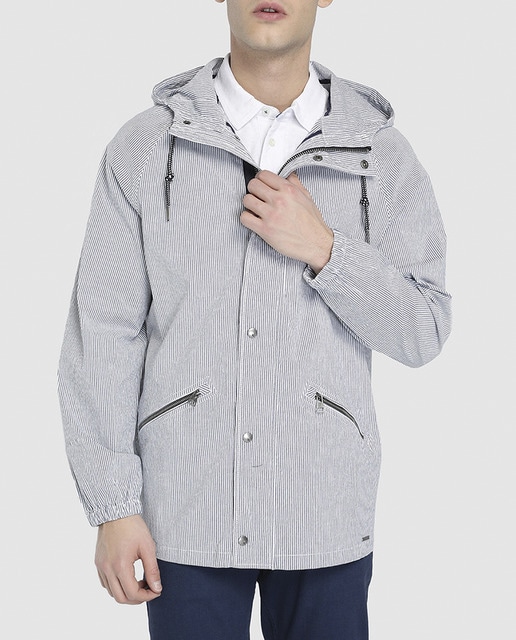 Imagen 0 de Cazadora de hombre Studio Classics azul con capucha