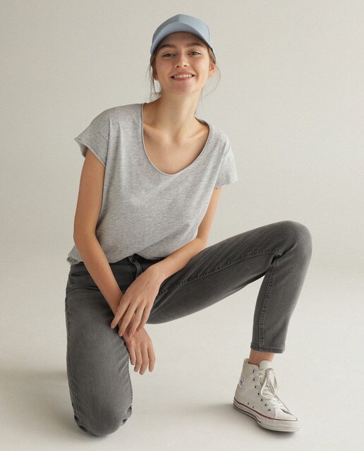 Camiseta lisa de mujer con cuello olla