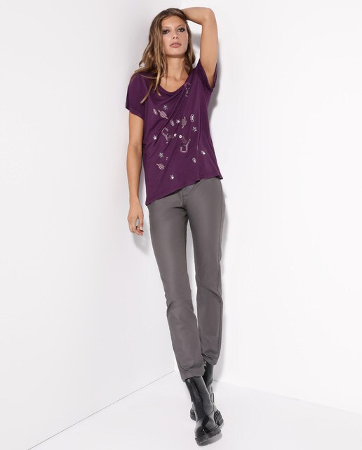 Camiseta de mujer con manga corta y esta