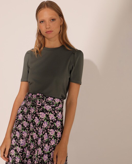Camiseta de mujer con cuello caja y plie