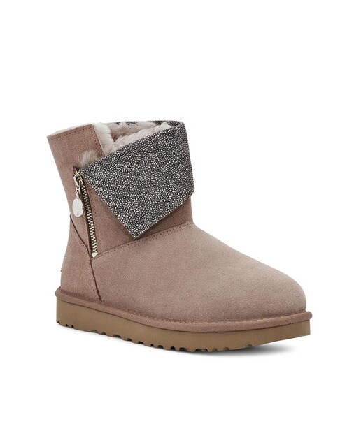 botins abertos a frente