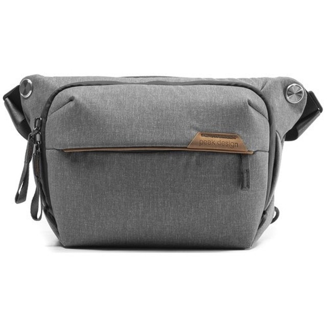 Imagem 0 de Mochila Peak Design Everyday Sling 3L V2 - Cinzento Escuro