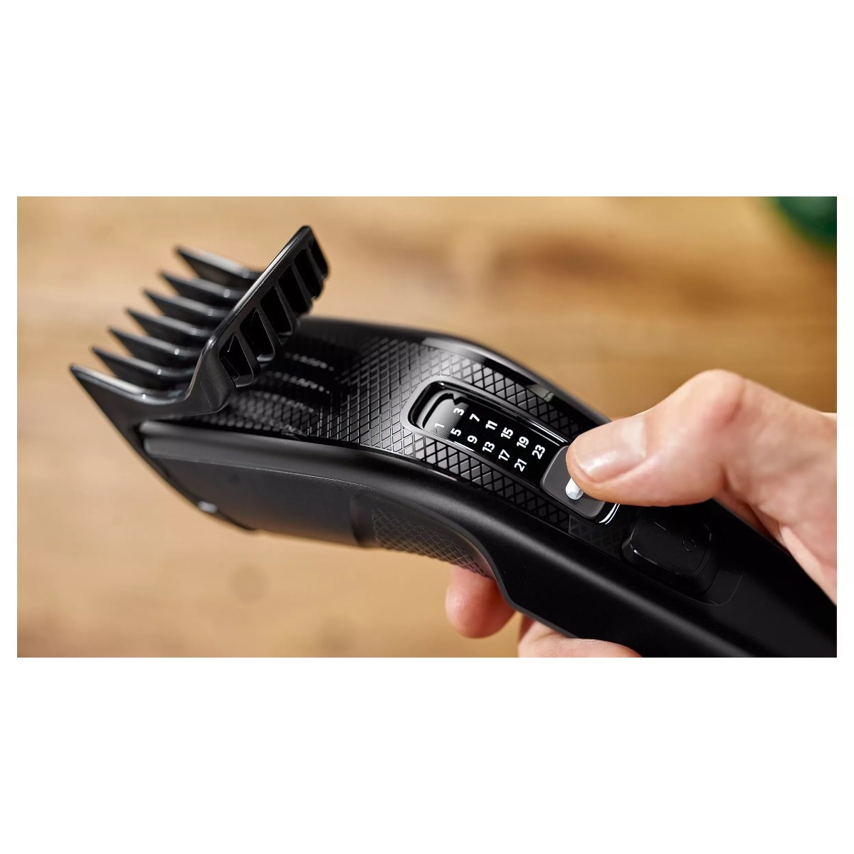 Aparador de Cabelo Philips HC3510/15 - Lâminas Aço Inoxidável, Pente para a Barba e Uso com Cabo - Preto Preto-8