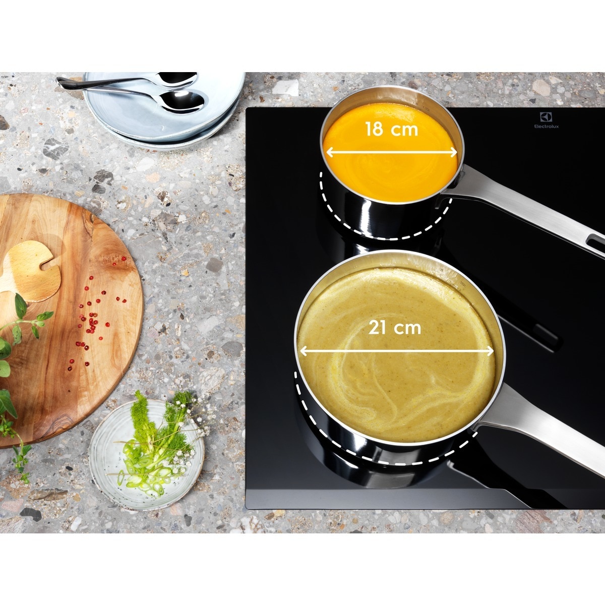 Placa de inducción Electrolux con función puente - LIV63340CK Negro-11