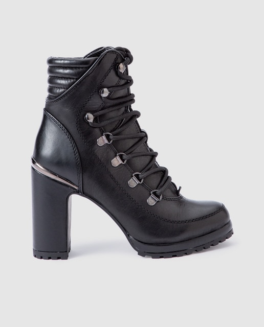 botas pretas com atacadores