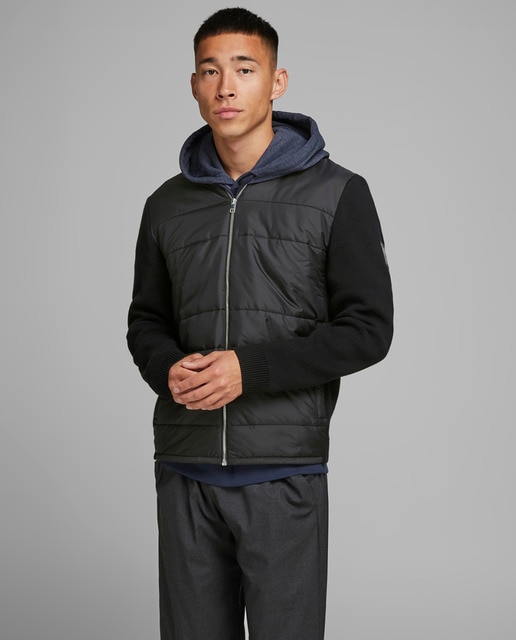 Chaqueta de hombre negra con cuello alto