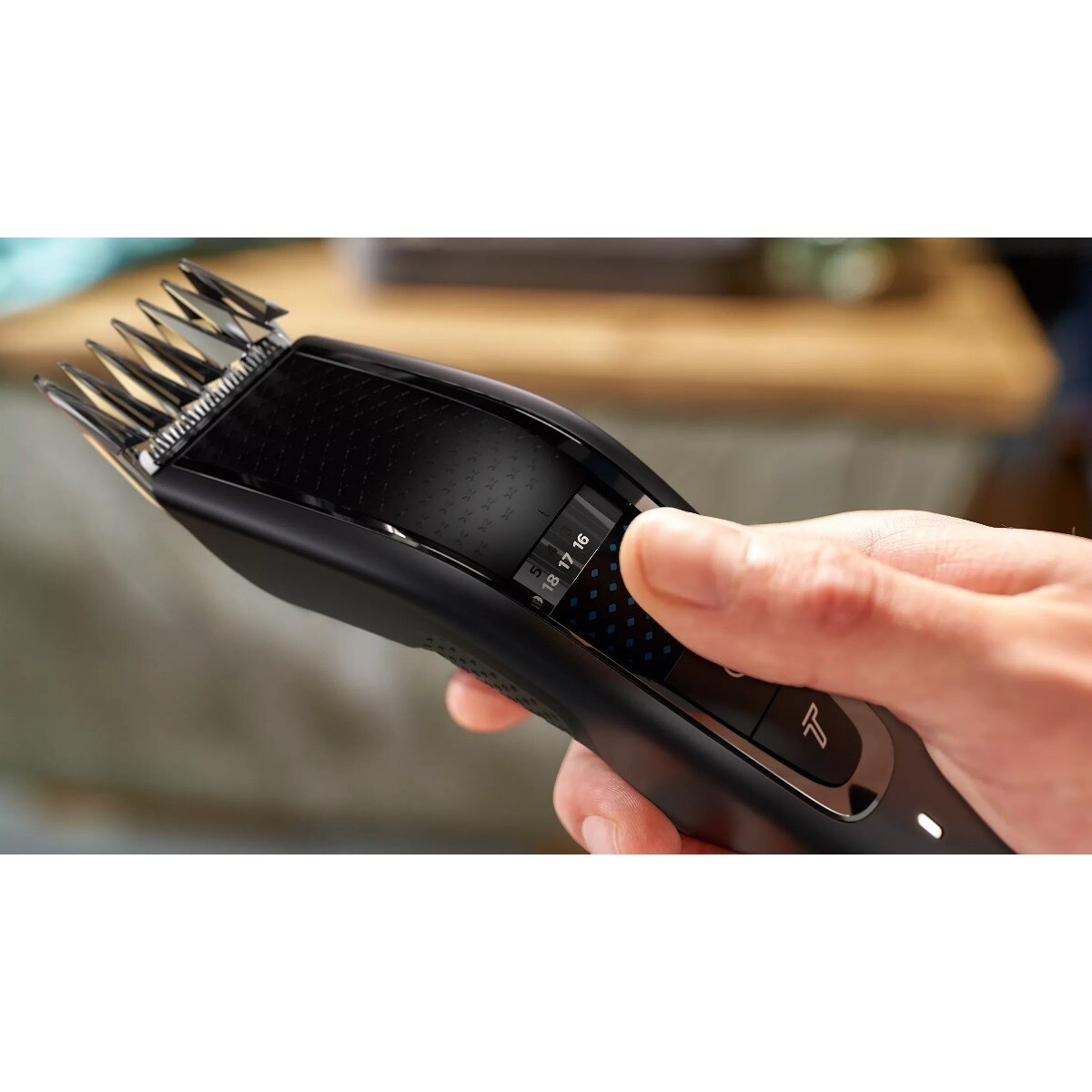 Aparador de Cabelo Philips HC7650/15 - Pente para Barba de 3 Dias, Uso com e sem Cabo. Autonomia 90 min, Bolsa Premium, Tesoura e Pente - Preto e Cinza 7