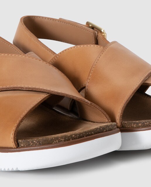 Sandalias planas de mujer Clarks de piel en color marrón · Clarks · El  Corte Inglés