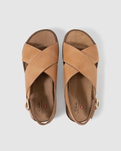 Sandalias planas de mujer Clarks de piel en color marrón · Clarks · El  Corte Inglés