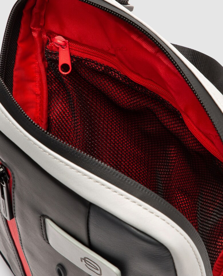 Bandolera de hombre Piquadro de piel en gris con cremallera · Piquadro