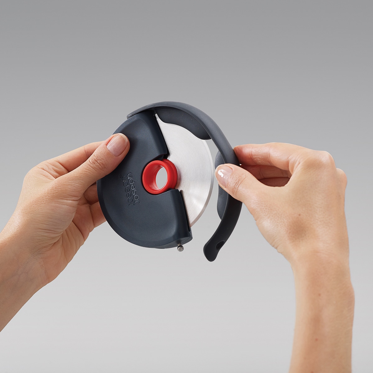 Corta pizza Disc Joseph Joseph Gris-4