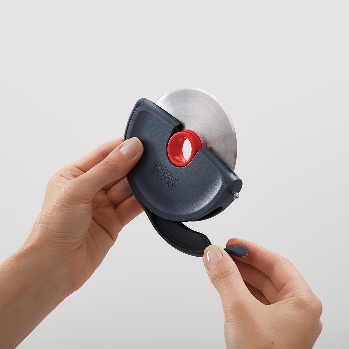 Corta pizza Disc Joseph Joseph Gris-3