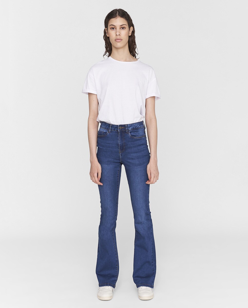 Jean taille haute jambe légèrement évasée