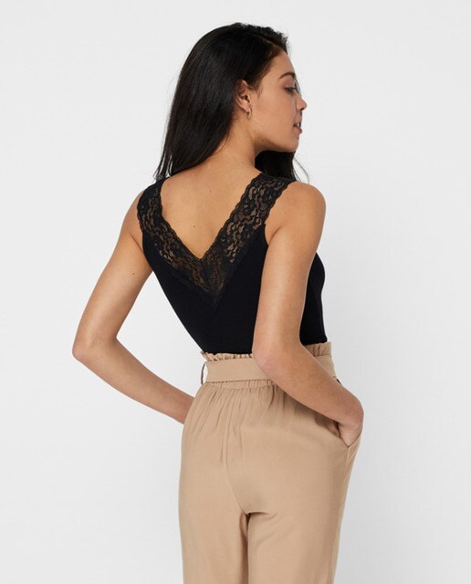Top lencero de mujer sin mangas escote pico · Pieces · El Corte Inglés