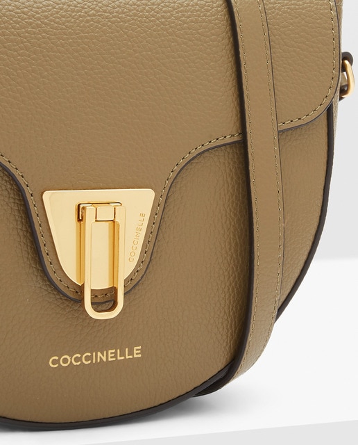 Bandolera mini media luna de mujer Coccinelle de piel en kaki · Coccinelle  · El Corte Inglés