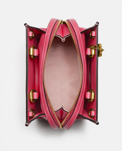 Bolso de mano Coach de piel en fucsia con cremallera y detalle de la marca  · Coach · El Corte Inglés